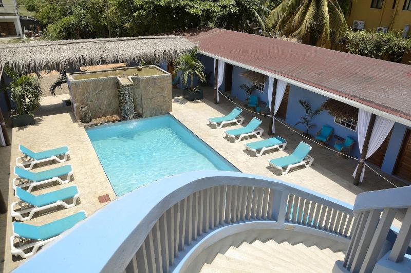 Parrot Cove Lodge image