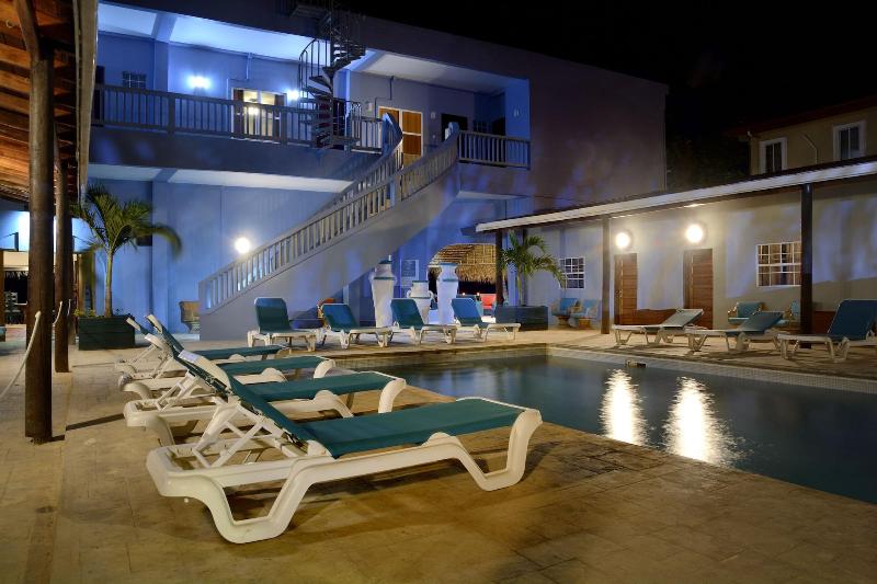 Parrot Cove Lodge image