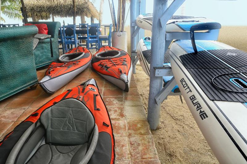 Parrot Cove Lodge image