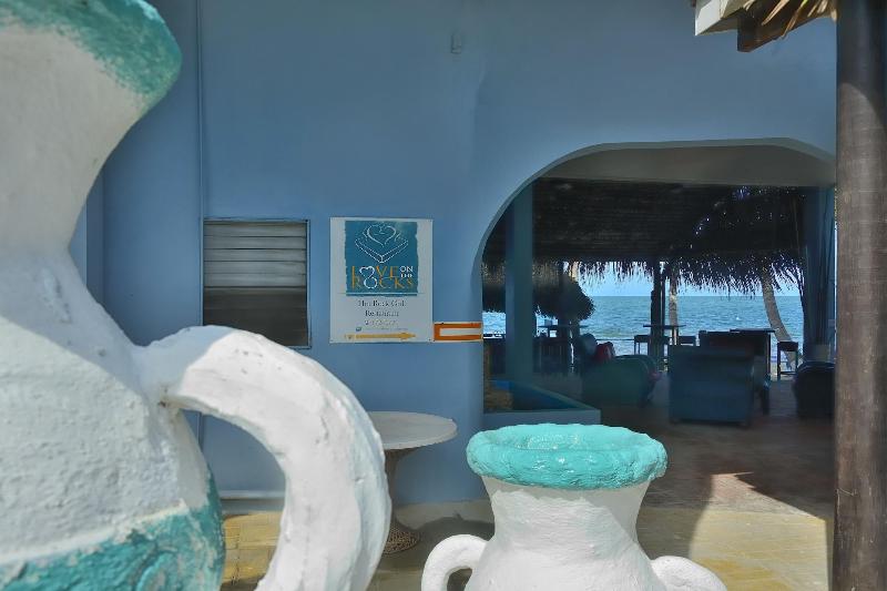 Parrot Cove Lodge image