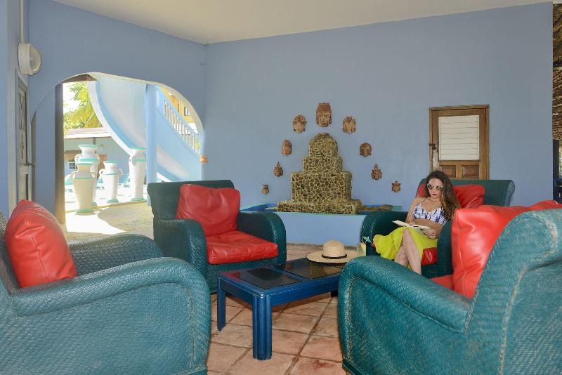 Parrot Cove Lodge image