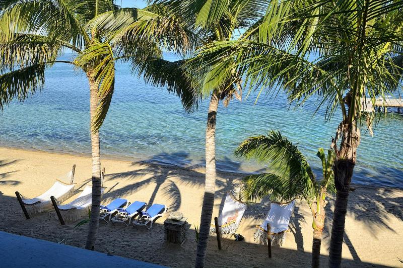 Parrot Cove Lodge image