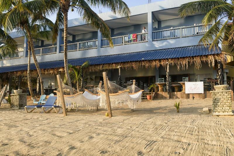 Parrot Cove Lodge image