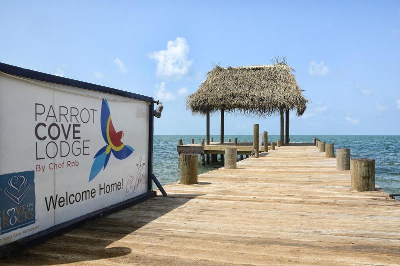 Parrot Cove Lodge image