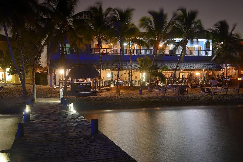 Parrot Cove Lodge image