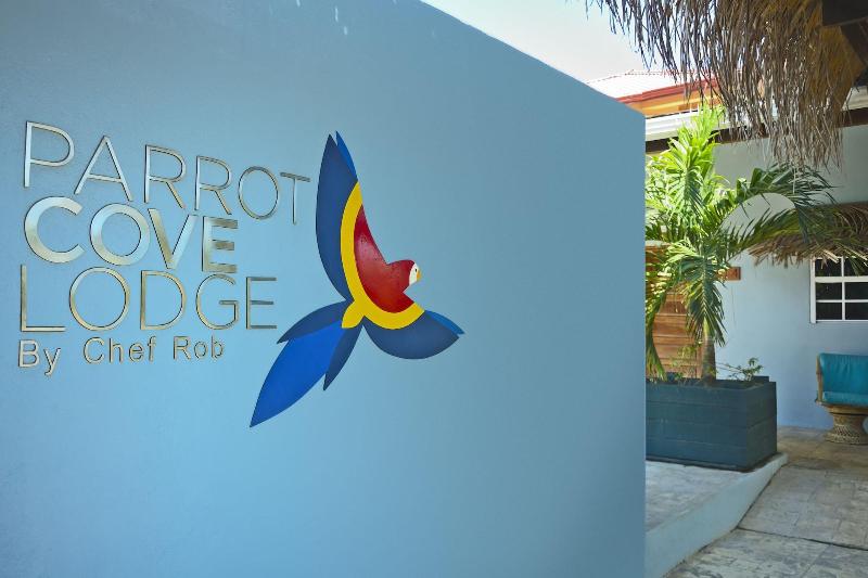 Parrot Cove Lodge image
