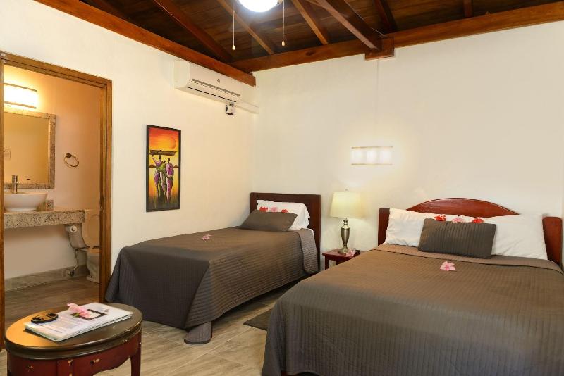 Parrot Cove Lodge image