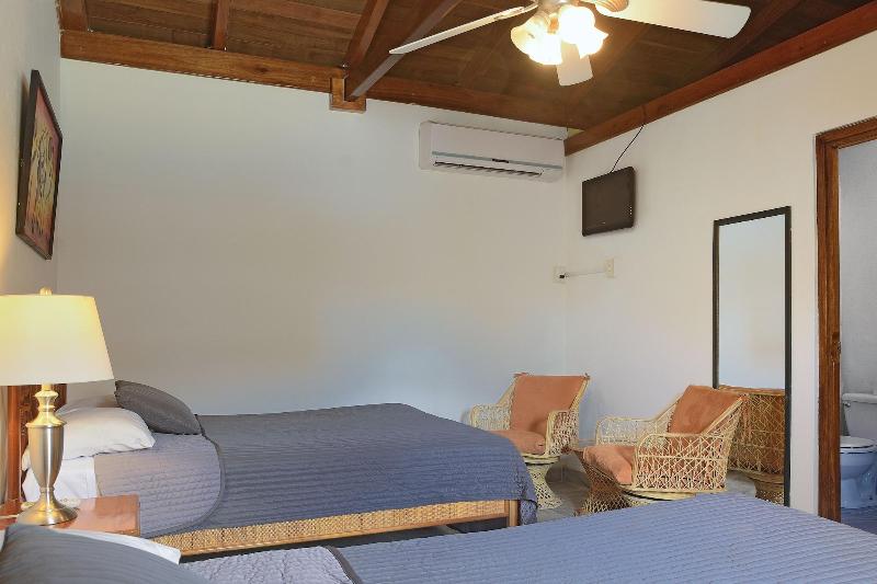 Parrot Cove Lodge image