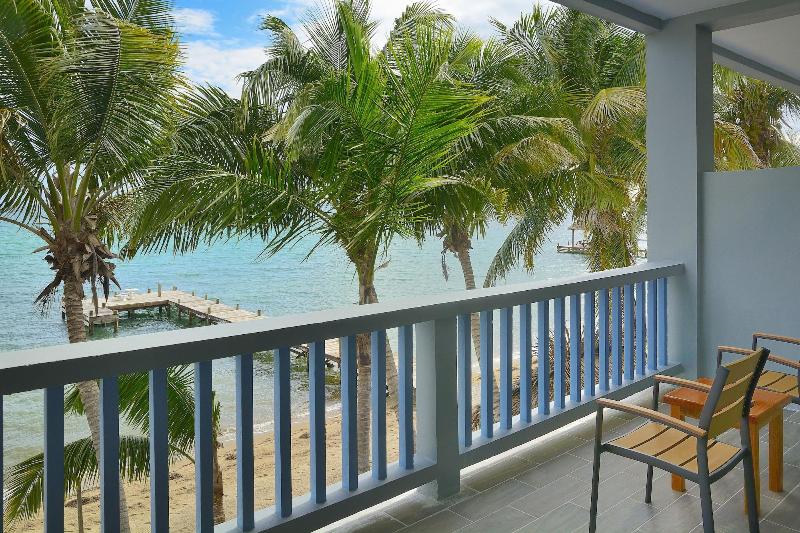Parrot Cove Lodge image