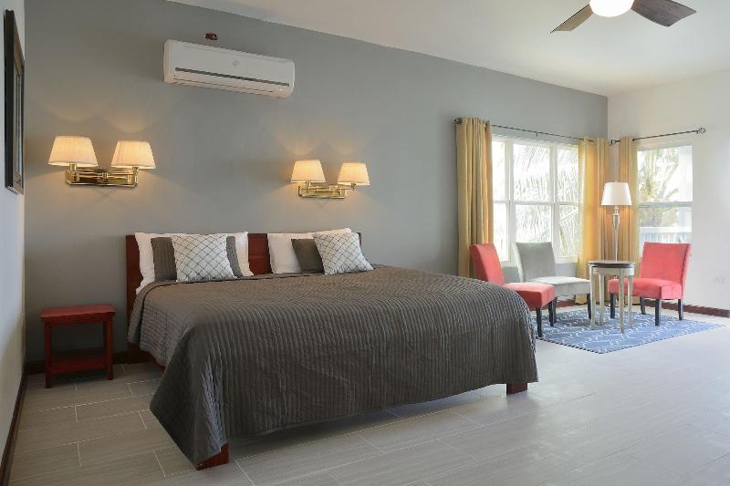 Parrot Cove Lodge image