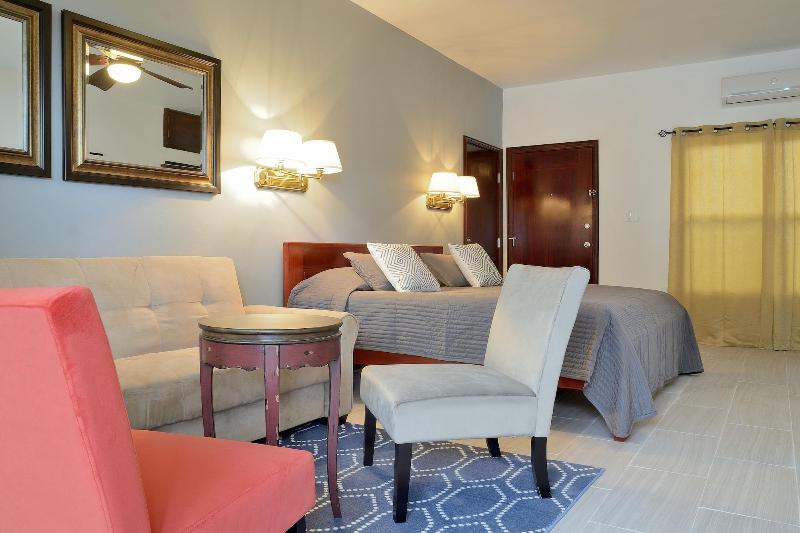 Parrot Cove Lodge image