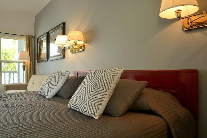 Parrot Cove Lodge image