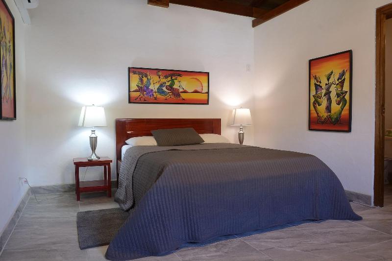 Parrot Cove Lodge image