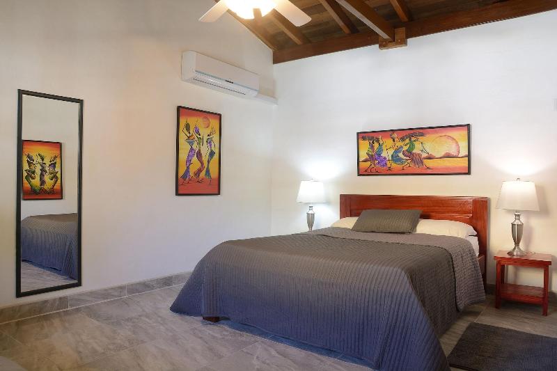Parrot Cove Lodge image