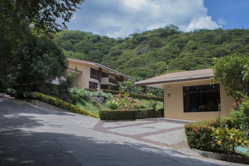 Bahia Pez Vela Resort image