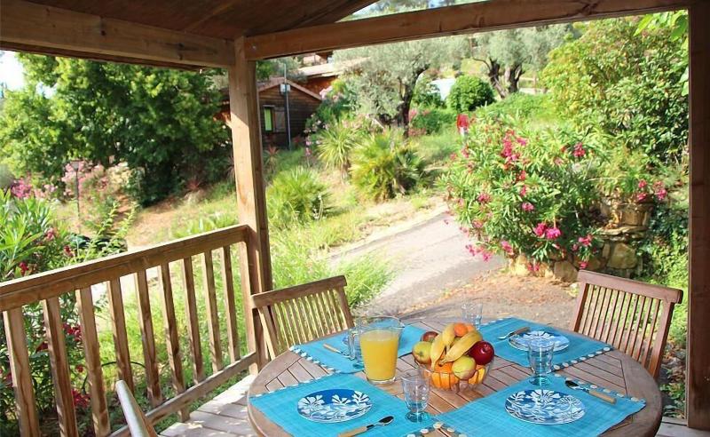 Lagrange Vacances Les Cottages Varois — exterior view