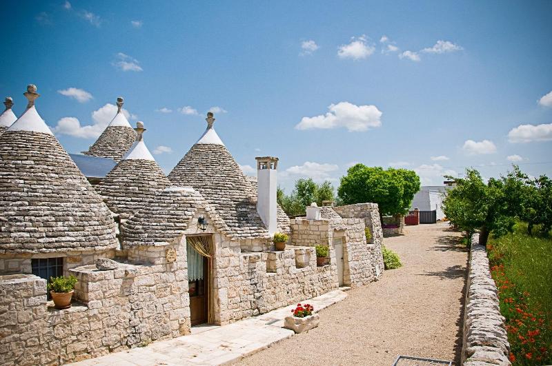 Trulli il Castagno image