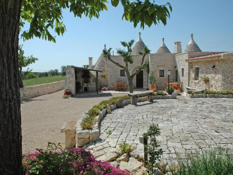 Trulli il Castagno image