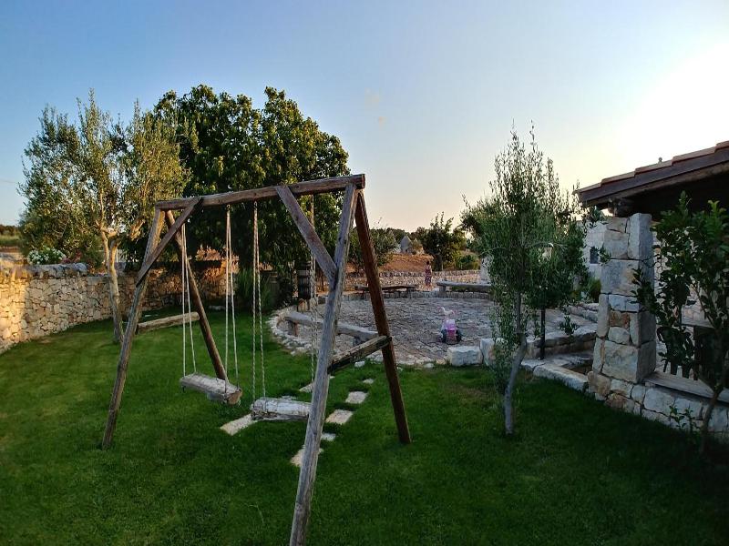 Trulli il Castagno image