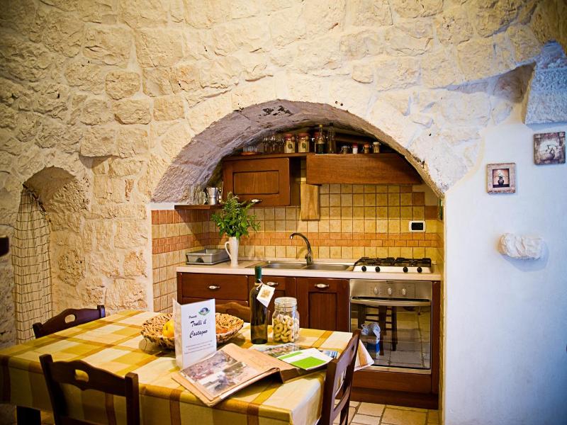 Trulli il Castagno image