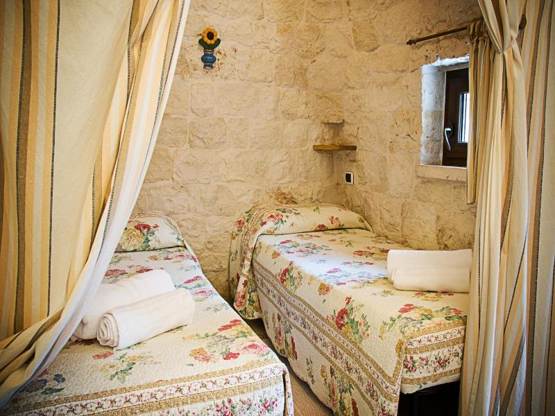 Trulli il Castagno image