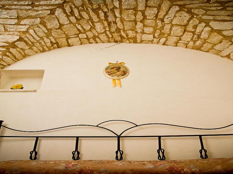 Trulli il Castagno image