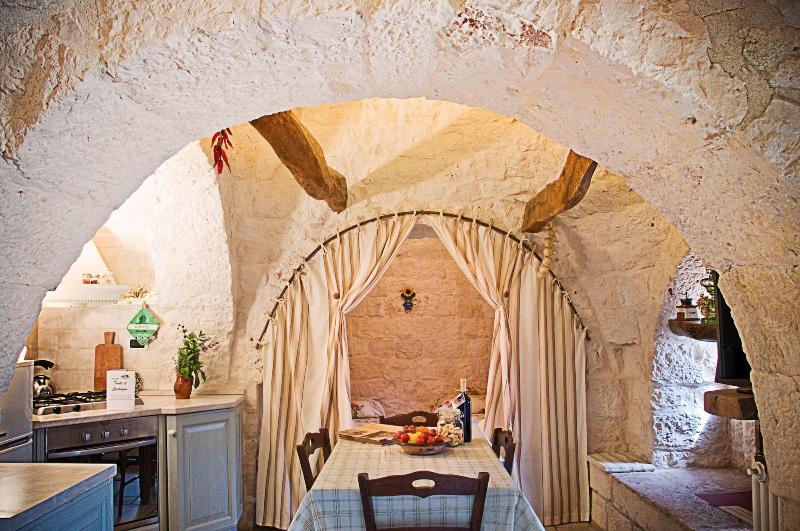 Trulli il Castagno image