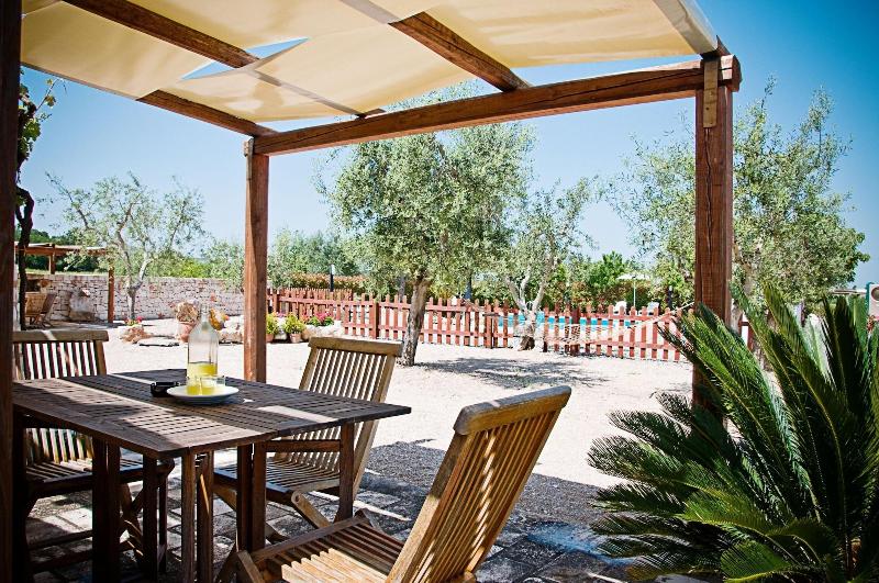 Trulli il Castagno image