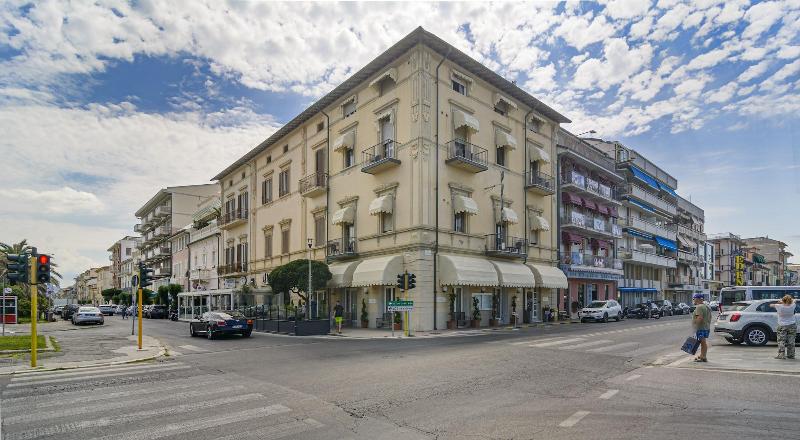 Hotel La Pace image