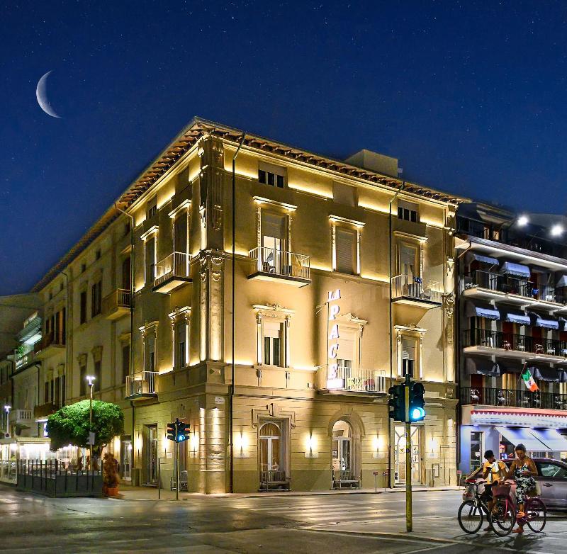 Hotel La Pace image