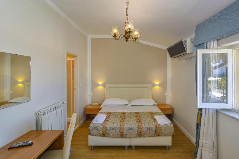 Hotel La Pace image