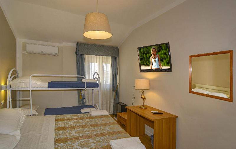Hotel La Pace image