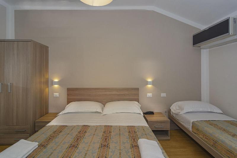 Hotel La Pace image
