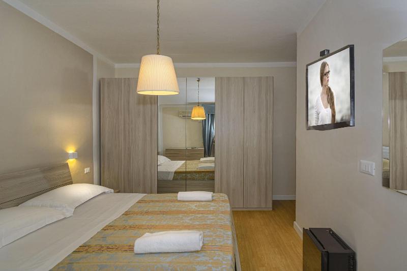 Hotel La Pace image