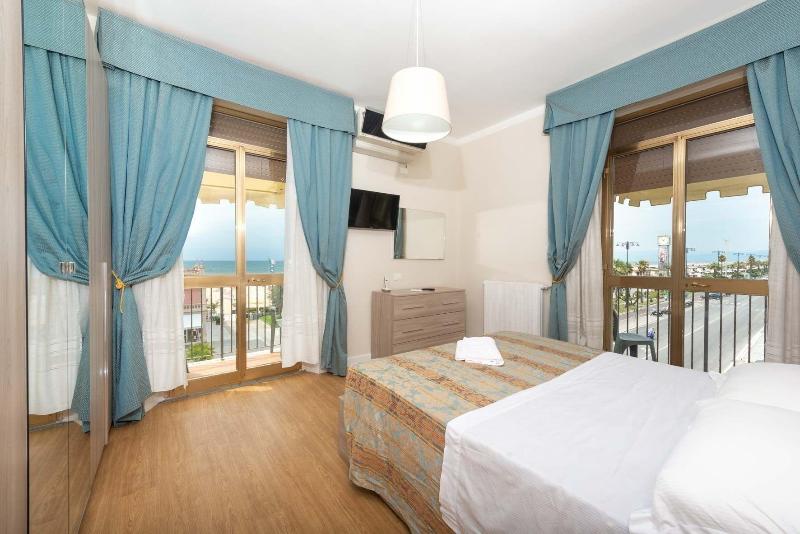 Hotel La Pace image