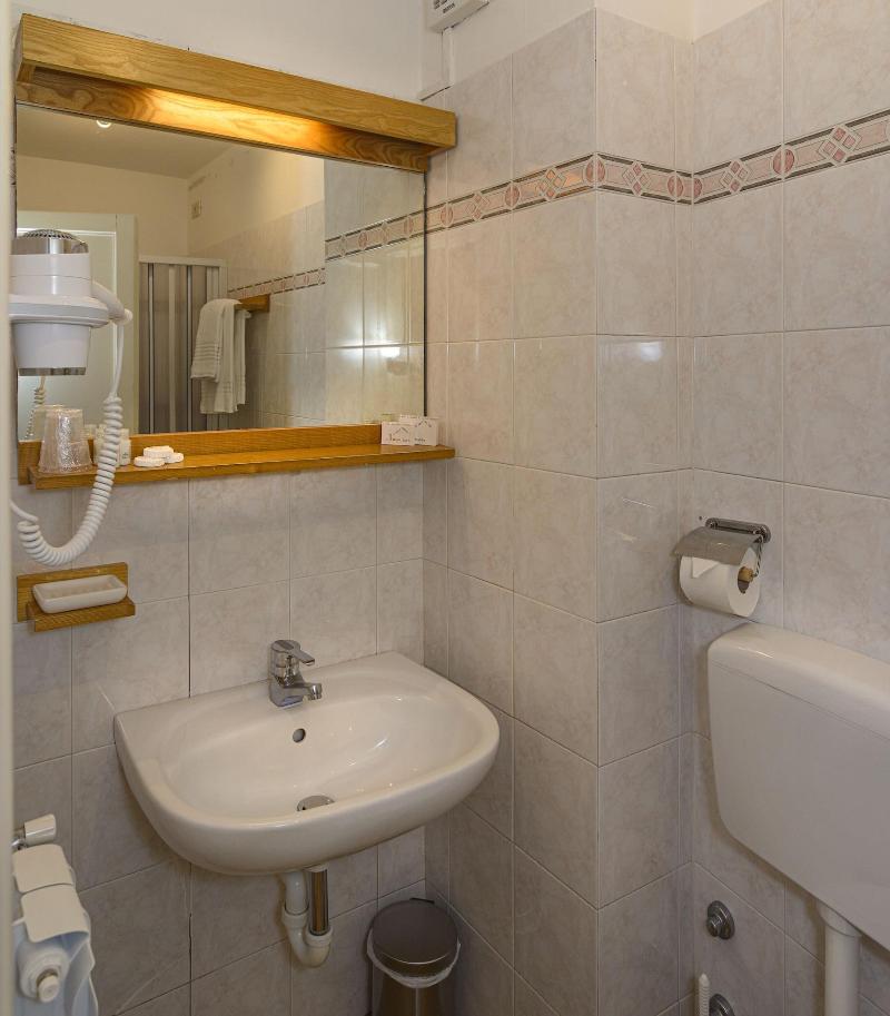 Hotel La Pace image
