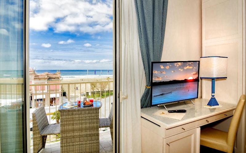 Hotel La Pace image
