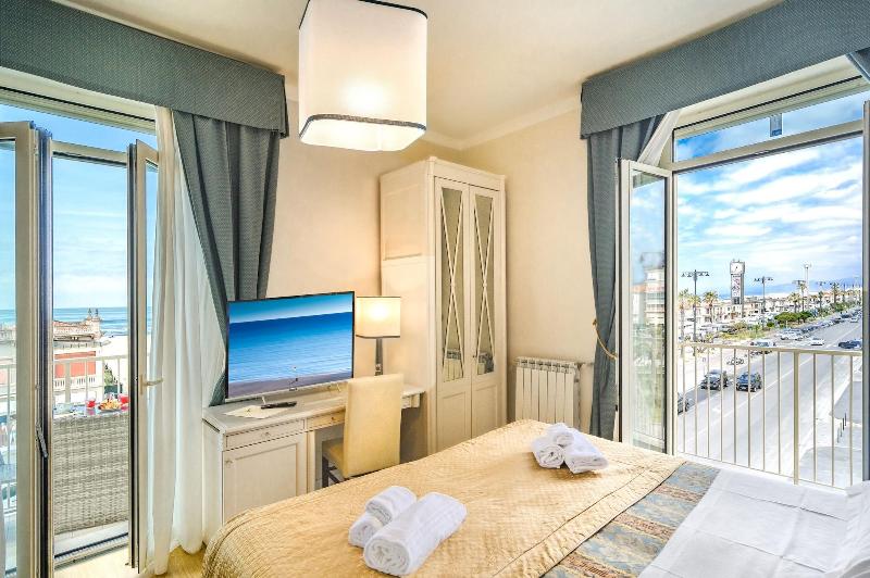 Hotel La Pace image