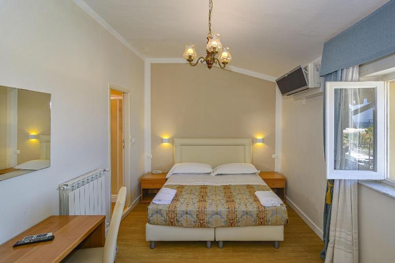 Hotel La Pace image