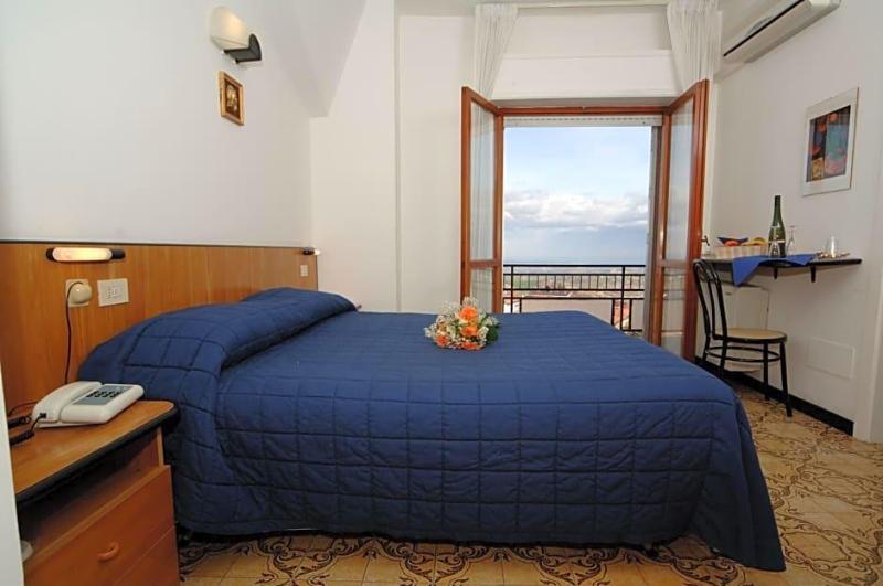 Hotel Crocenzi image