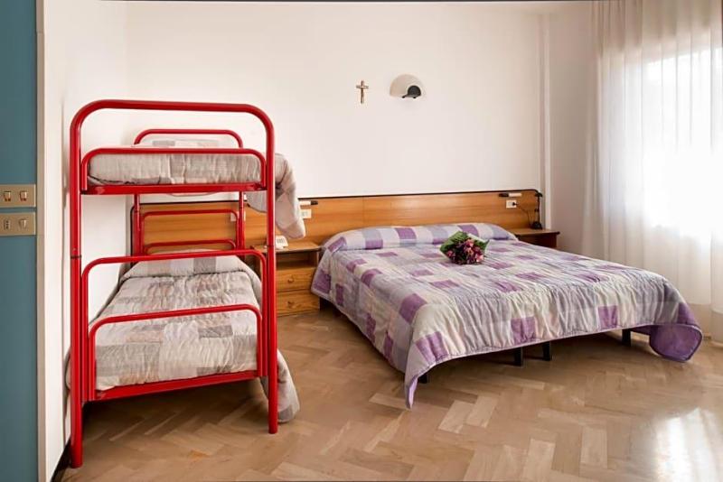 Hotel Crocenzi image