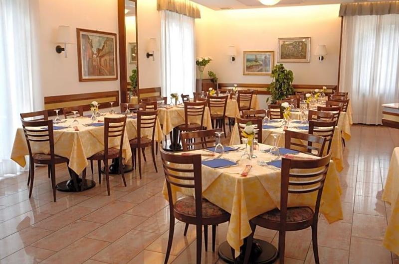 Hotel Crocenzi image