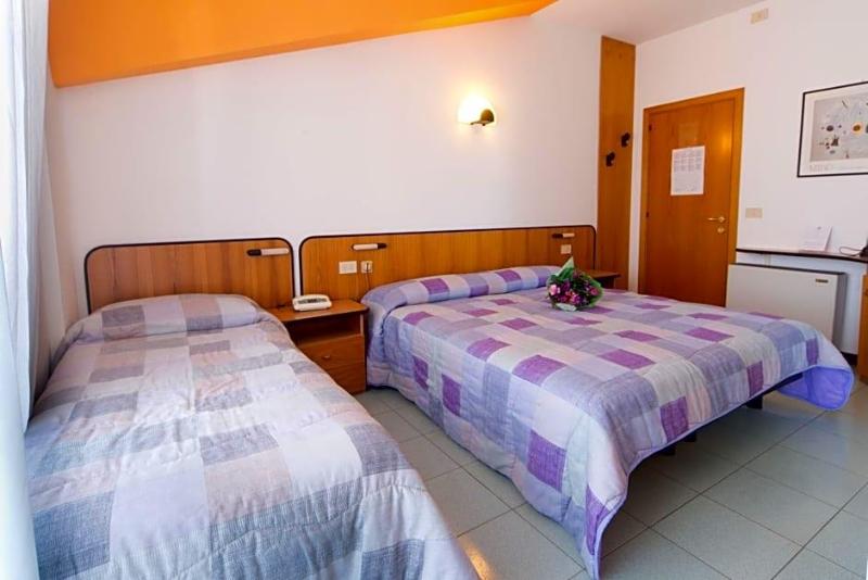 Hotel Crocenzi image