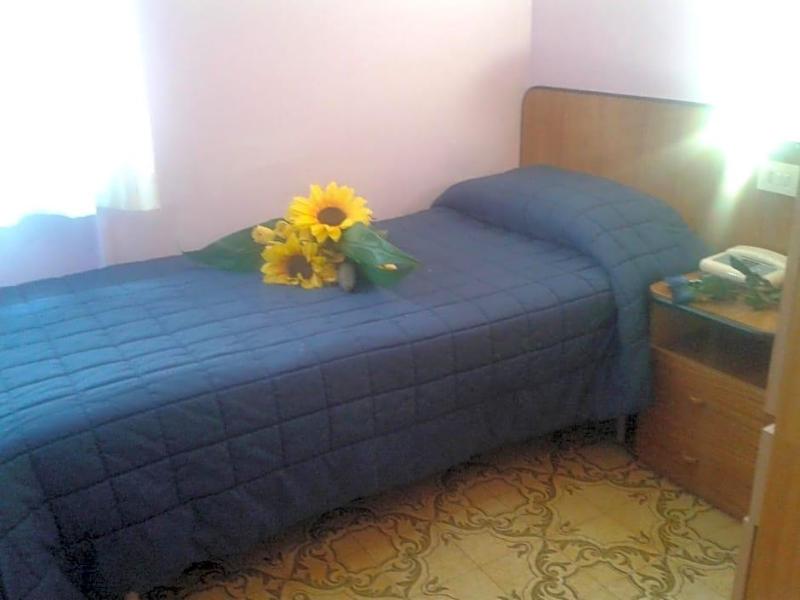 Hotel Crocenzi image