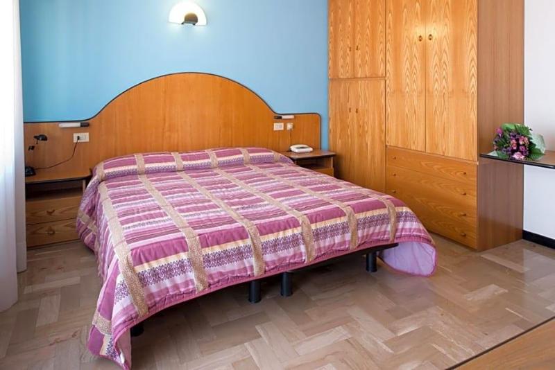Hotel Crocenzi image
