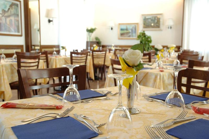 Hotel Crocenzi image