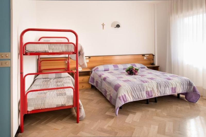 Hotel Crocenzi image