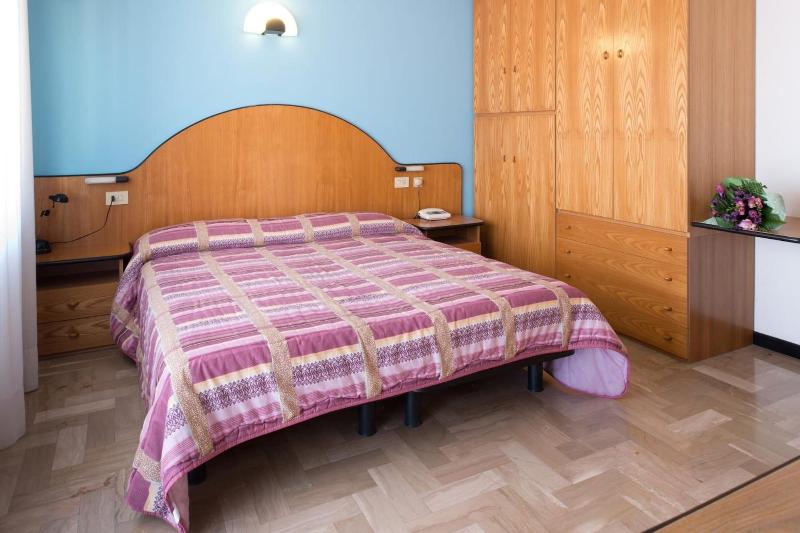 Hotel Crocenzi image