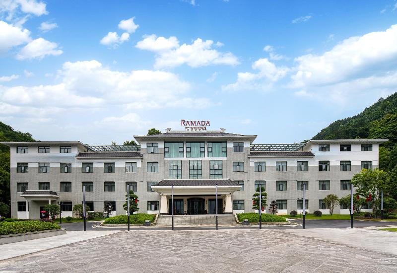 Ramada by Wyndham Xianning Xishan Mountain image