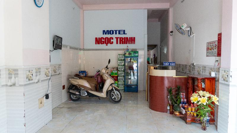 Ngoc Trinh Hotel Binh Tan by ZUZU